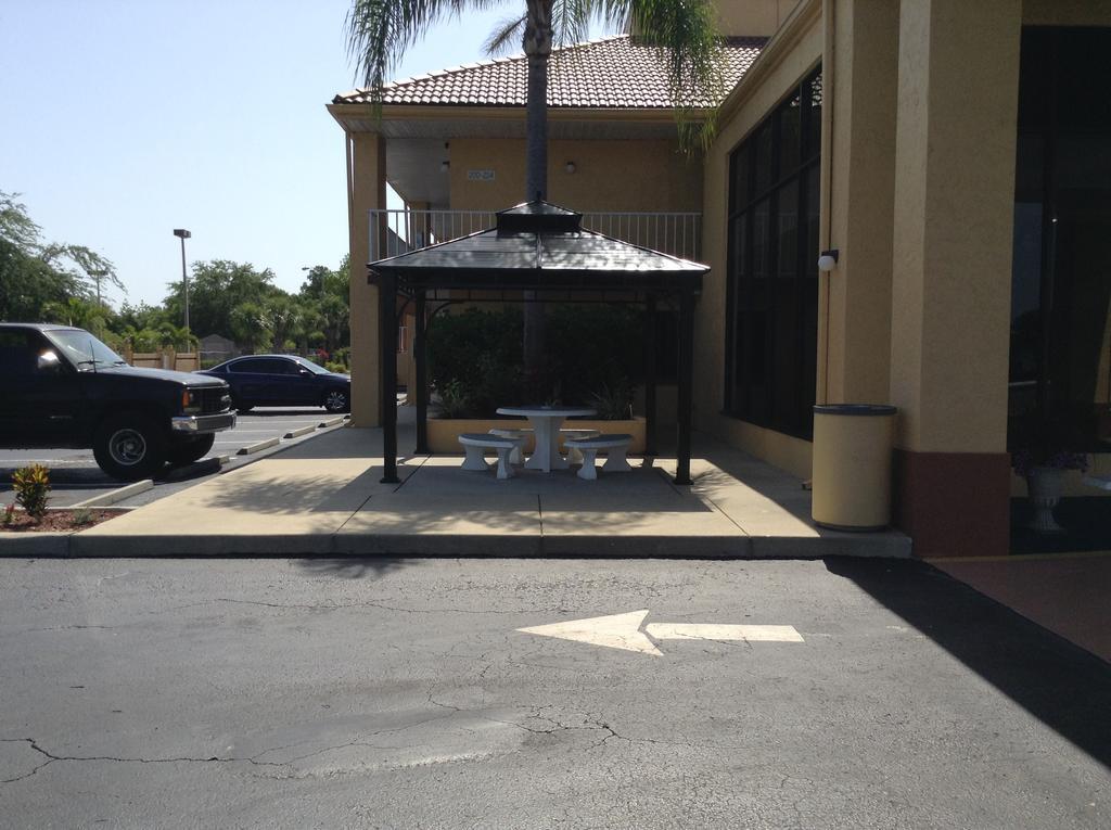 Rodeway Inn Port Richey North Exterior photo