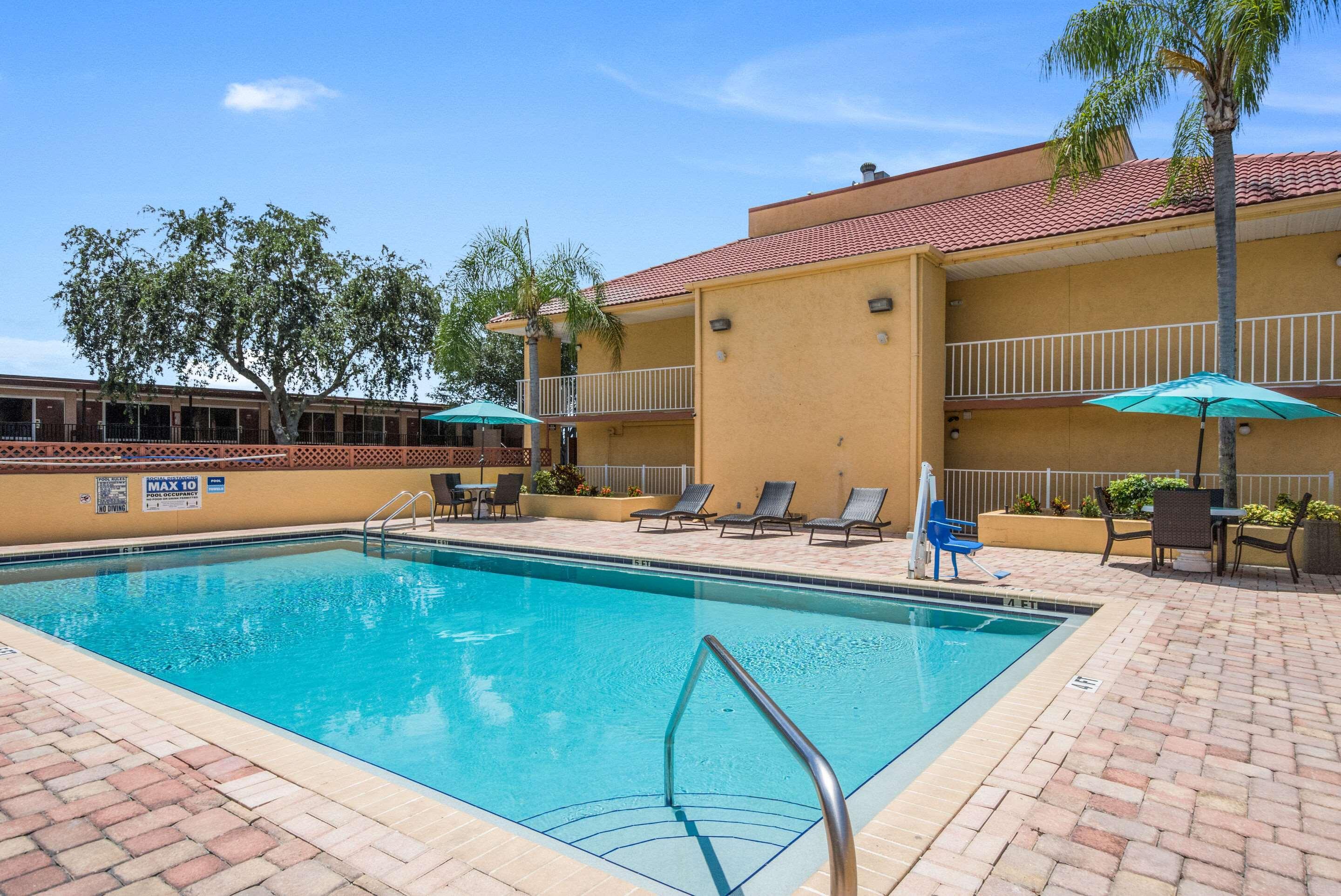 Rodeway Inn Port Richey North Exterior photo