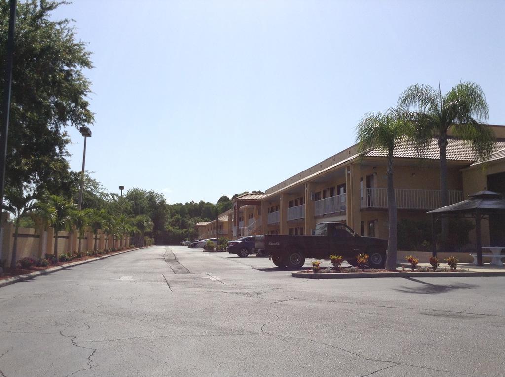 Rodeway Inn Port Richey North Exterior photo