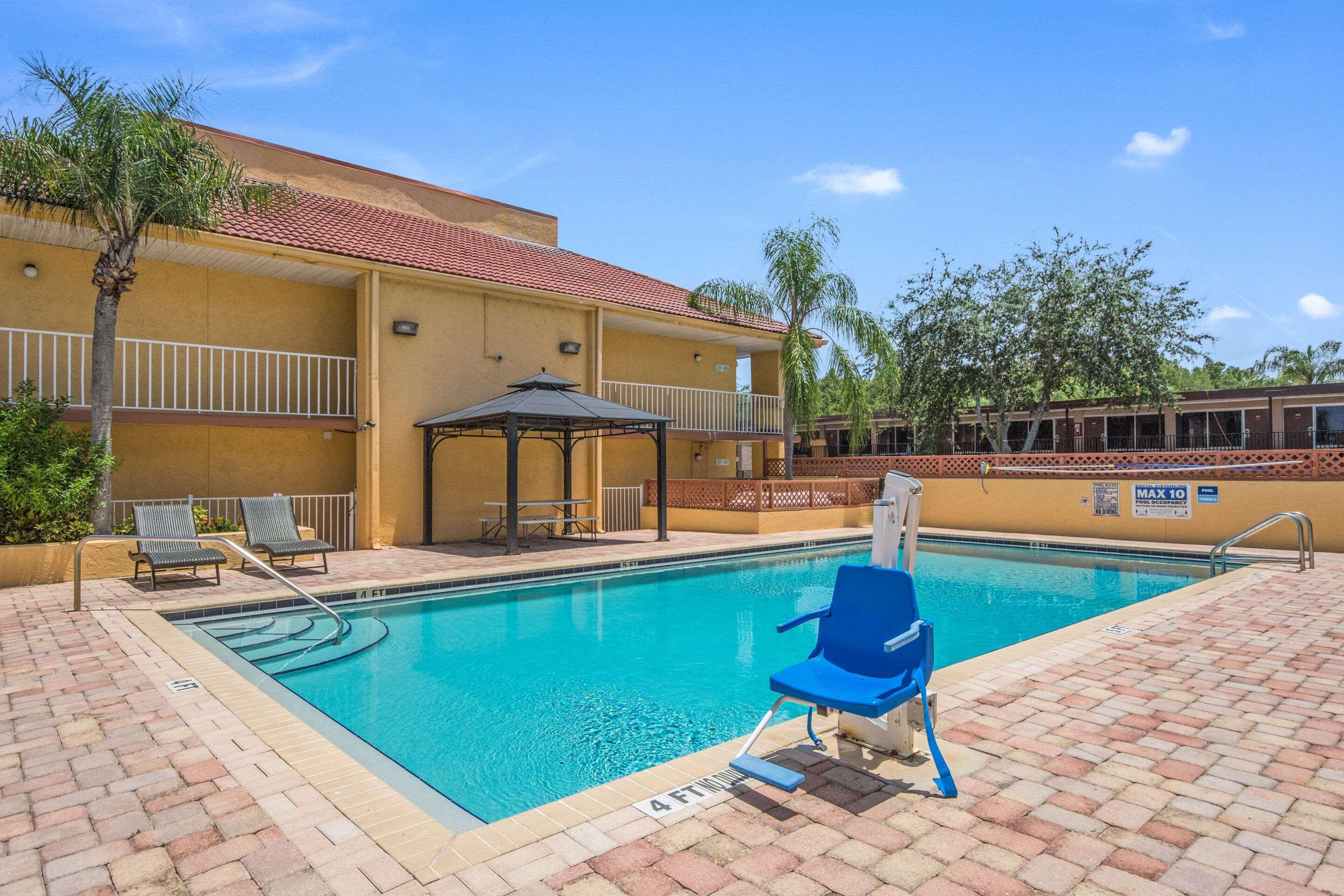 Rodeway Inn Port Richey North Exterior photo